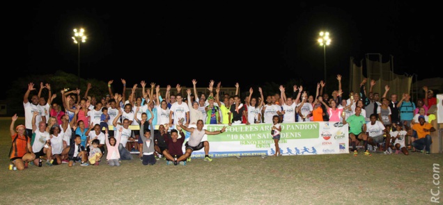 Un bel hommage à Arold Pandion et une belle photo de famille pour s'en souvenir Un bel hommage à Arold Pandion et une belle photo de famille pour s'en souvenir