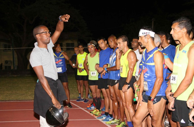 Le briefing du Président du CSSD Stéphane Singa avant le départ imminent de l'épreuve Le briefing du Président du CSSD Stéphane Singa avant le départ imminent de l'épreuve