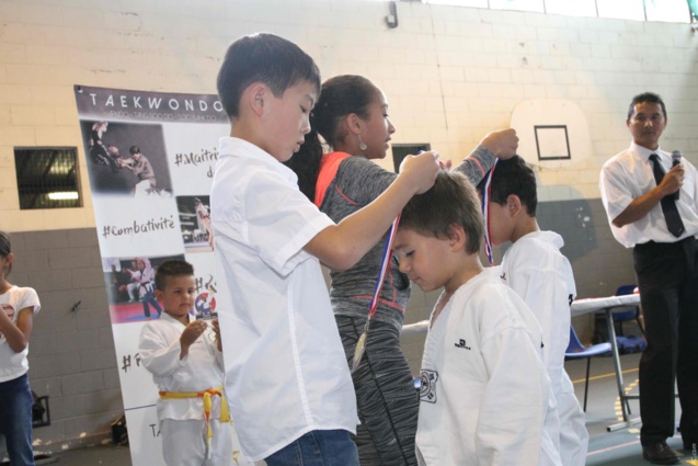 Le jeune champion Olivier Ah-Pine a participé à la remise des médailles Le jeune champion Olivier Ah-Pine a participé à la remise des médailles