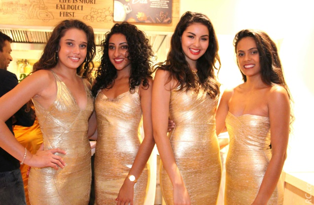 Lina Françoise, 2ème dauphine de Miss Réunion, Alice parvedy, candidate à Miss Réunion, Ambre N'Guyen, miss Réunion 2016, Anaïs Picard, dauphine de Miss Réunion, pour le défilé de la soirée