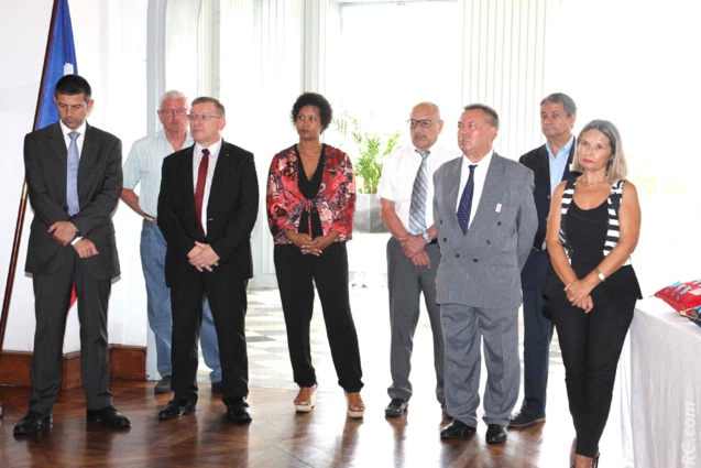 Jérôme Fournier, directeur de la Jeunesse, des Sports et de la Cohésion Sociale, Claude Louis, président Comité Régional des médaillés de la jeunesse et des sports, Jean-Paul Bruna, directeur du Centre Régional d’Education Physique et Sportive, Florence Avaby, présidente de la Ligue de volley ball , Jean-François Beaulieu, président du mouvement associatif réunionnais, Serge Fabresson, représentant la  coordination régionale des associations de jeunesse et d’éducation populaire de La Réunion (CRAJEP), Adolphe Pépin, vice-président  du Comité Régional Olympique et Sportif, Jacqueline Giraud, assistante de direction à la Direction de la Jeunesse, des Sports et de la Cohésion Sociale