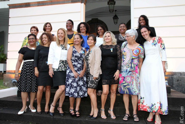 Toutes les médaillées ont posé ensemble. Vive les femmes!