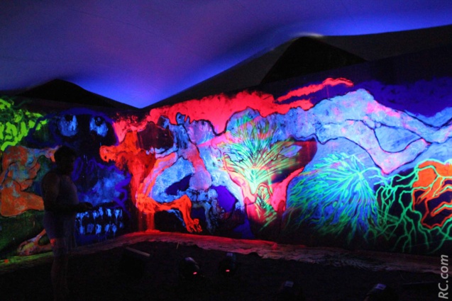 La performance réalisée par l’artiste Lydie Arickx sur une longueur totale de 30 mètres La performance réalisée par l’artiste Lydie Arickx sur une longueur totale de 30 mètres