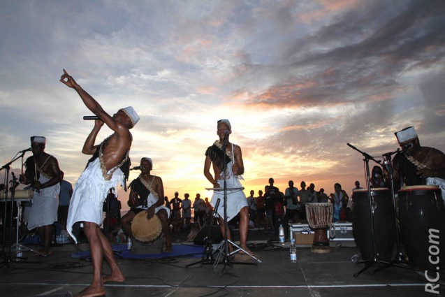 Coucher de soleil pour le spectacle de Gadiembé. Coucher de soleil pour le spectacle de Gadiembé.