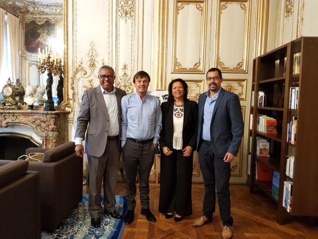 Le ministre Nicolas Hulot a accueilli ses amis Laval et Françoise Baptiste à Paris