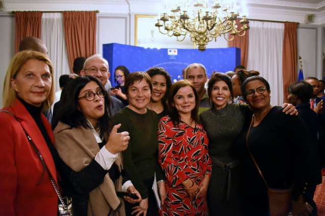 Annick Girardin avec mes quelques Réunionnais présents, dont Nassimah Dindar, Sophie Gastrin, Claudine Wolff,...