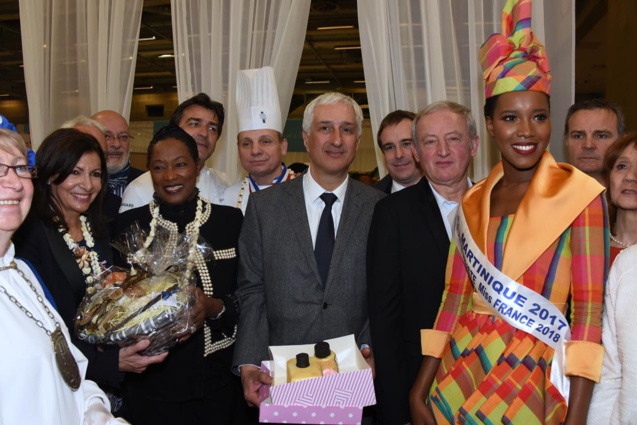 La maire de Paris, Anne Hidalgo a inauguré le salon en compagnie du chef Yannick Alléno (derrière Babette) parrain 2018 du Sagasdom, Eric Briffard, chef étoilé et président du Cordon Bleu, Stéphane Layani, patron du grand marché de Rungis et Miss Martinique 2017