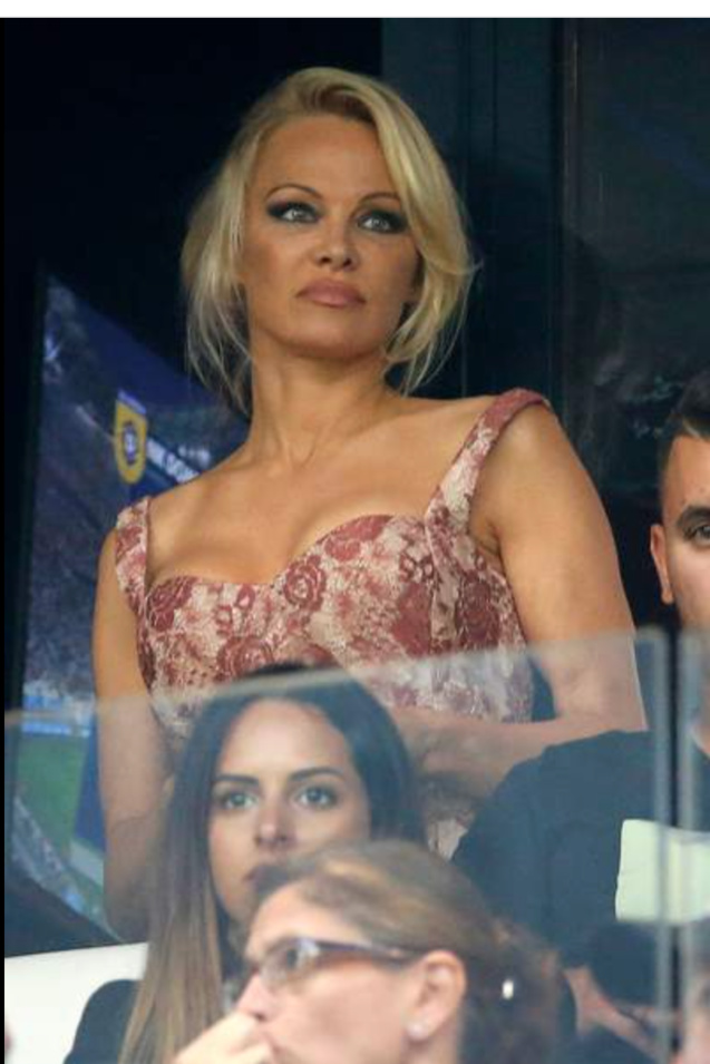 Pamela Anderson au Vélodrome: elle assiste à tous les matchs de l'OM... Pamela Anderson au Vélodrome: elle assiste à tous les matchs de l'OM...
