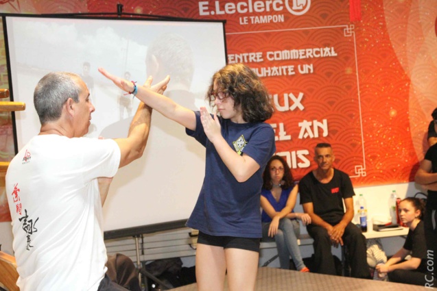 Emilie ne peut plus se passer du Win Chun Kung Fu. A 12 ans, c’est une élève pleine d’avenir