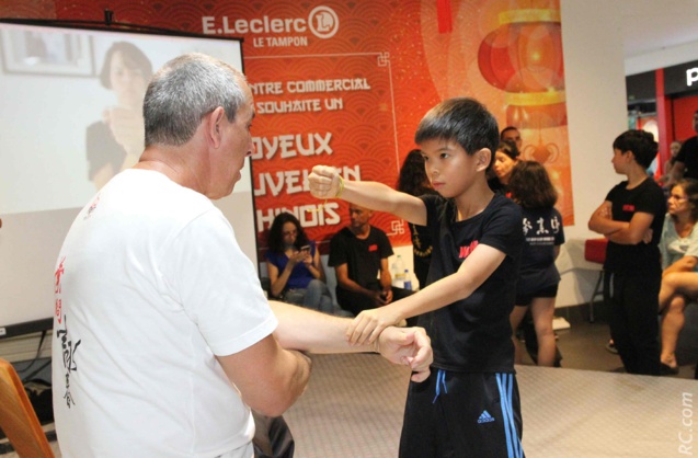 Noa n’a pas l’intention de faire semblant, appliquant à la lettre l’explication du maître qui dit: « La ligne droite est le chemin le plus court »