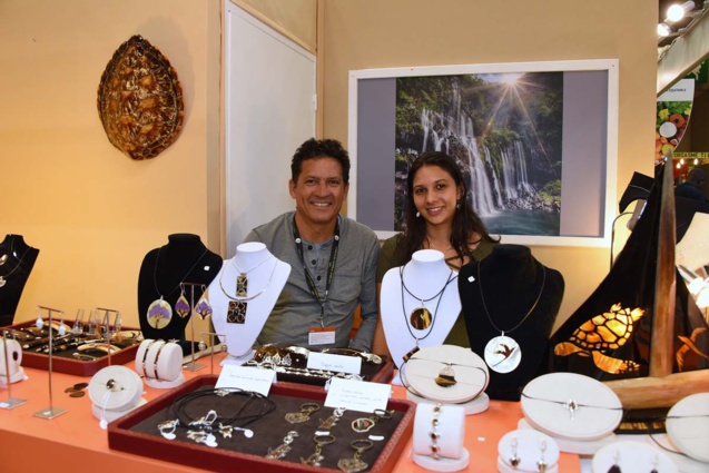 Laque et écaille, c’est Le Tabou de Nicol Payet, ici avec la charmante Aurélie Laque et écaille, c’est Le Tabou de Nicol Payet, ici avec la charmante Aurélie