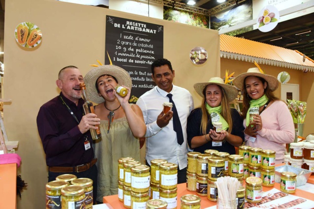 Y’a d’la joie! Au stand de la confrérie des artisans confituriers de La Réunion, ainsi que de la Distillerie "La Part des anges"