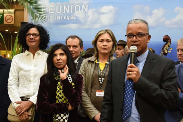 Cyrille Melchior, président du Conseil départemental, entouré de la députée Nathalie Bassire, de la sénatrice Nassimah Dindar et de Virginie K'bidi, vice-présidente de la Région.