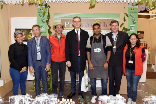 De délicieux cadeaux pour Dominique Sorain au stand de Pro Vanille De délicieux cadeaux pour Dominique Sorain au stand de Pro Vanille