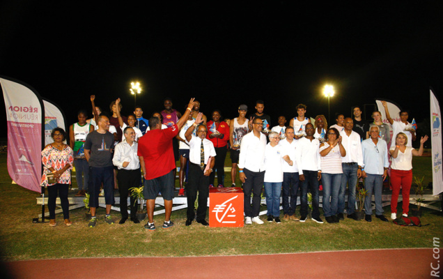 Des champions, des organisateurs et des partenaires pour une photo de famille en guise de clôture Des champions, des organisateurs et des partenaires pour une photo de famille en guise de clôture
