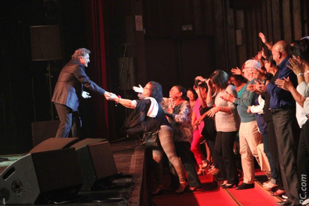 Donne moi ta main et prends la mienne... Donne moi ta main et prends la mienne...