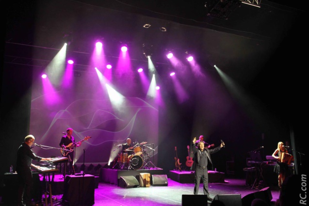 Sous les projecteurs du Théâtre Luc Donat, le chanteur Italien a fait vibrer son public Sous les projecteurs du Théâtre Luc Donat, le chanteur Italien a fait vibrer son public