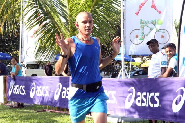 Bertrand Vienne pour une fois sans sa chérie à ses côtés Bertrand Vienne pour une fois sans sa chérie à ses côtés