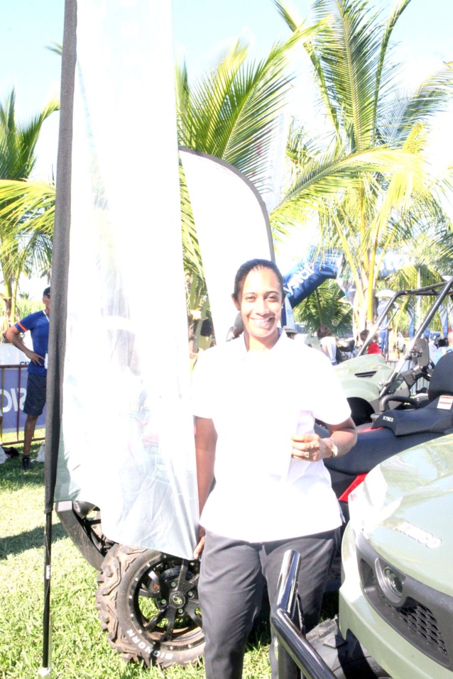 Exposition de quad et de voitures tout-terrain dans le village du Royal Raid Exposition de quad et de voitures tout-terrain dans le village du Royal Raid