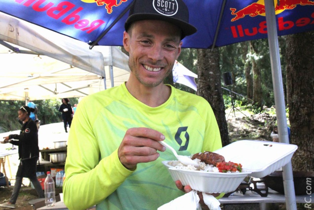 Le gendarme Isirois a apprécié le riz chauffé/saucisses frites
