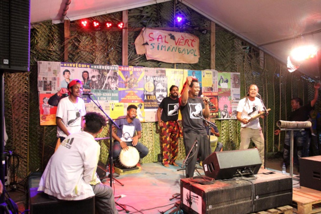 La musique pëi dans la salle verte de Simangavole La musique pëi dans la salle verte de Simangavole
