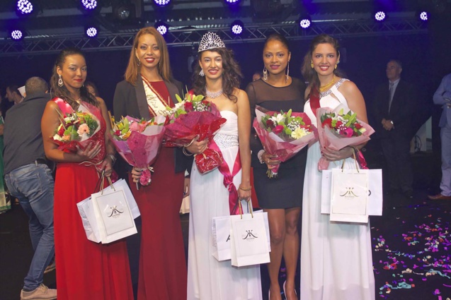Les lauréates avec Estelle Bordier et Natacha Basson Les lauréates avec Estelle Bordier et Natacha Basson