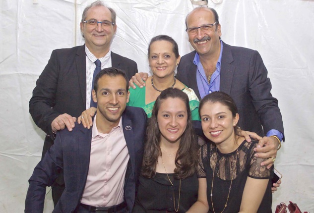 Stéphane Fouassin avec la famille Kalidas, partenaire de l'élection Stéphane Fouassin avec la famille Kalidas, partenaire de l'élection