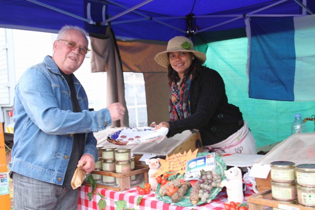 Quand un « Boucher » visite le stand de M.et Mme Saucisson