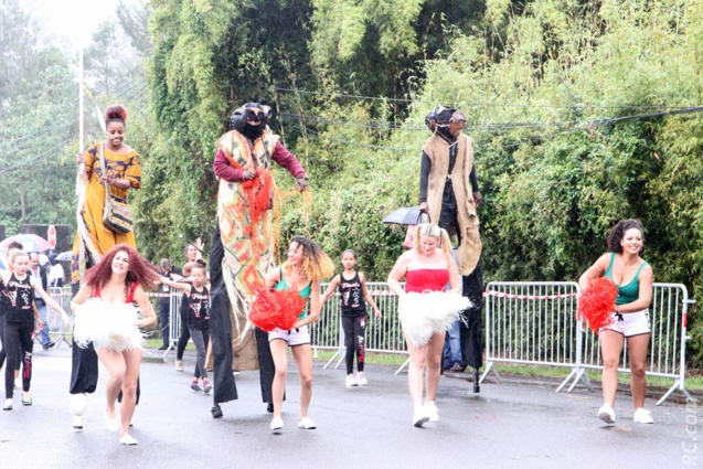 Dames devant, échassiers derrière... Dames devant, échassiers derrière...