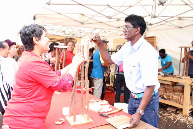 Initiation au travail du bois de goyavier par le Département Initiation au travail du bois de goyavier par le Département