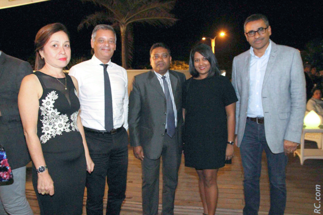 L'équipe de Air-Mauritius présente à Saint-Pierre : Nathalie Biram, directrice à Rodrigues, son homologue Réunionnais Robert Bourquin, Vishal Narain, Nathalie Ajaguin et Zackaria Omarjee