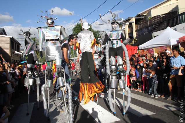 Les robots-échassiers parmi les les plus beaux « costumes ». Du coup, ils peuvent rouler des mécaniques