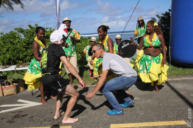 L'animateur Ti Dash donne l'exemple, le séga mauricien il connaît par cœur L'animateur Ti Dash donne l'exemple, le séga mauricien il connaît par cœur