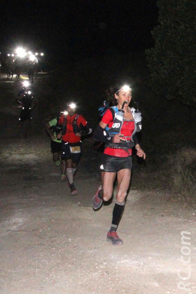 Claire Nédellec vient de se relever de sa chute et tente de reprendre la course