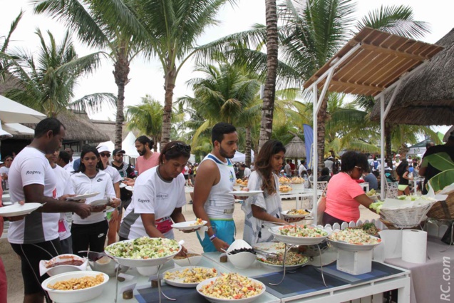 Pique-nique géant pour tous les participants au Beach-Club.