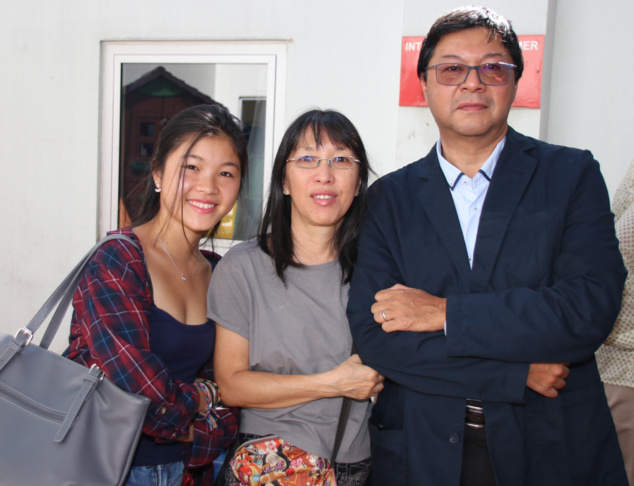 Jerry Ayan avec son épouse et sa fille. Une famille qui a été meurtrie par la disparition d'Anne-Laure...