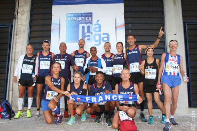 Des coureurs français réunis pour une belle photo-souvenir, avec nos représentants