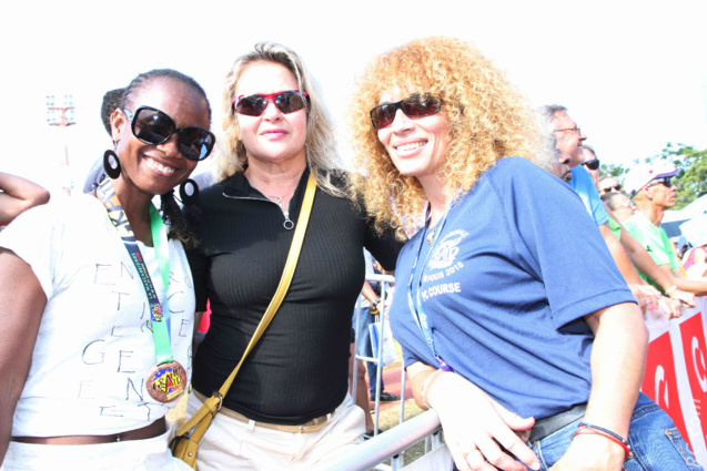 Marlène Chane See et Caroline félicitent La franco-ivoirienne Marie Denise Lohourignan Marlène Chane See et Caroline félicitent La franco-ivoirienne Marie Denise Lohourignan