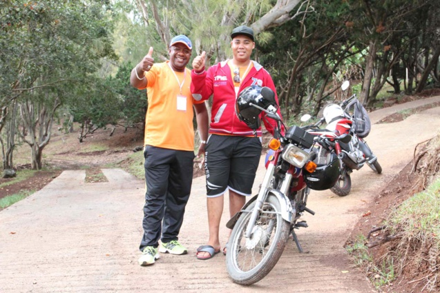 Deux bénévoles sur le site de Papaye où la musique rodriguaise a résonné Deux bénévoles sur le site de Papaye où la musique rodriguaise a résonné