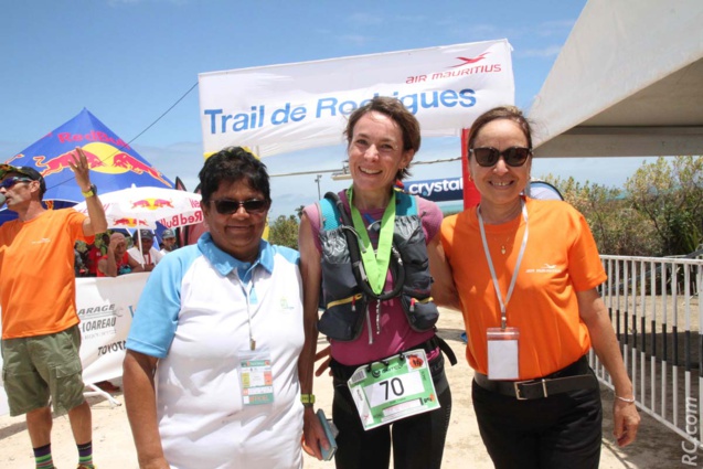 Valérie Tixier et Nathalie Biram ( à sa gauche), directrice de Air-Mauritius à Rodrigues