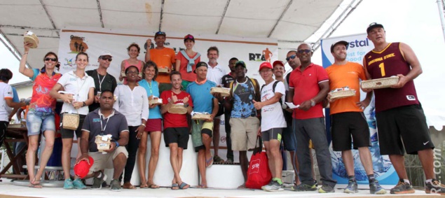 Les invités de la 9ème édition sur le podium. Un accueil chaleureux, on vous le répète... Les invités de la 9ème édition sur le podium. Un accueil chaleureux, on vous le répète...