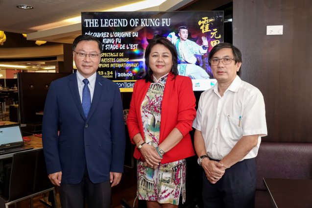 Chen Zhihong, Consul Général de la République Populaire de Chine, Linda Lee-Mow-Sim, conseillère régionale, et Daniel Thiaw Wing Kai, président de la Fédération des Associations Chinoises de La Réunion, lors de la présentation de ce spectacle