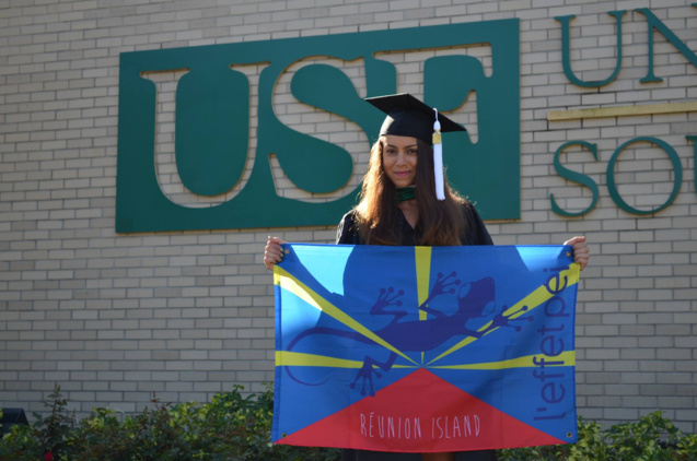 Le drapeau réunionnais devant l'Université de Floride... (photo DR)