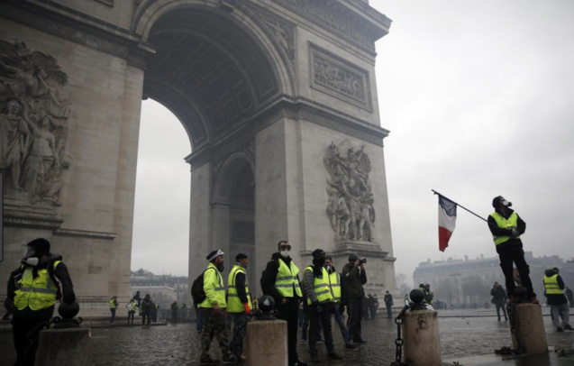 L'Arc de Triomphe attaqué, la honte! L'Arc de Triomphe attaqué, la honte!