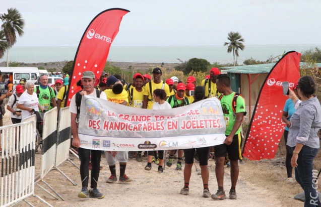 L'arrivée à la Réserve François Leguat, sous les applaudissements du public L'arrivée à la Réserve François Leguat, sous les applaudissements du public