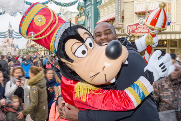 Christophe Maé, Teddy Riner et Didier Deschamps à Disneyland Paris!