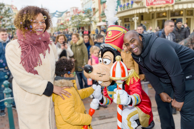 Christophe Maé, Teddy Riner et Didier Deschamps à Disneyland Paris!