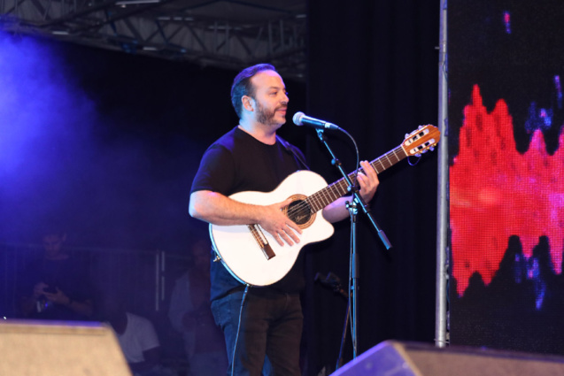 Kendji Girac en concert à Miel Vert: les photos