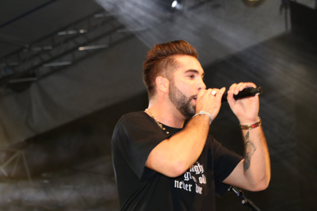 Kendji Girac en concert à Miel Vert: les photos