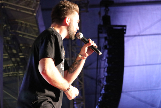 Kendji Girac en concert à Miel Vert: les photos